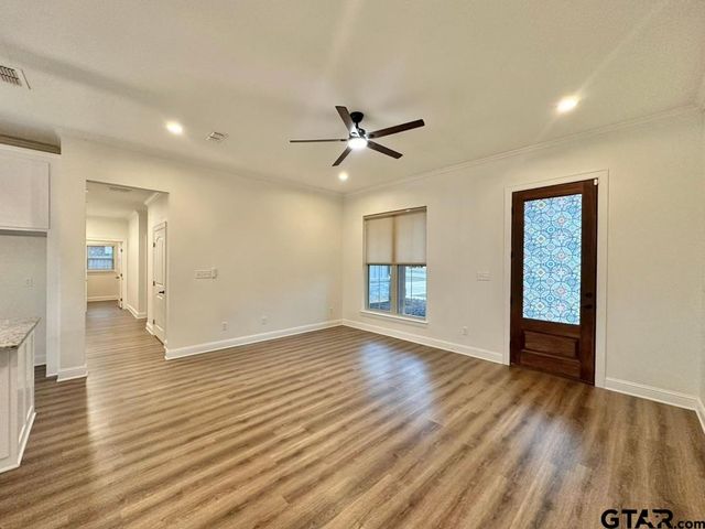 19406 Cedarpark PL, Lindale, TX 75771