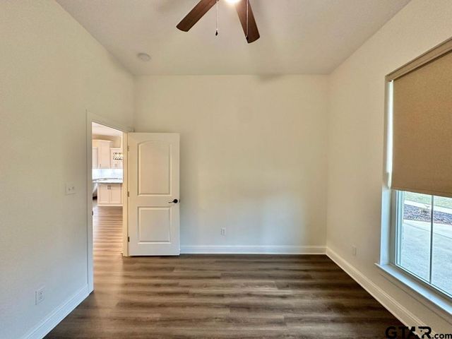 19406 Cedarpark PL, Lindale, TX 75771