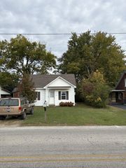 414 Meador Dr, Lafayette, TN 37083