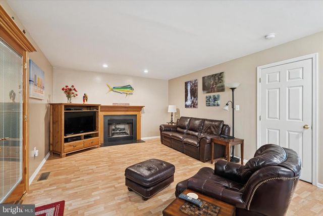 8619 THOMAS MILL TER, Philadelphia, PA 19128