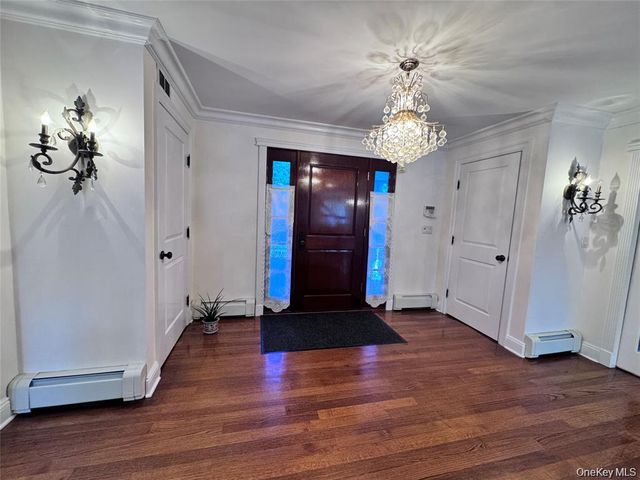 35 Moss Lane, Jericho, NY 11753