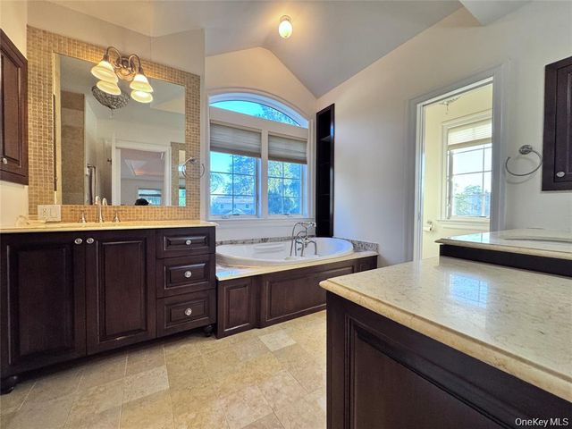 35 Moss Lane, Jericho, NY 11753