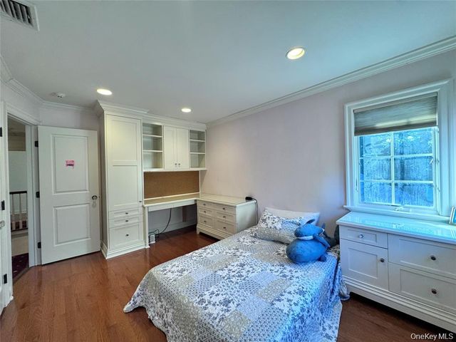 35 Moss Lane, Jericho, NY 11753