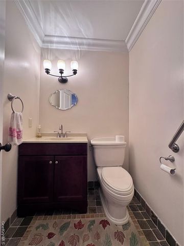 35 Moss Lane, Jericho, NY 11753