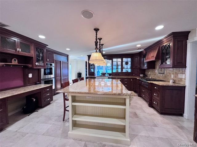 35 Moss Lane, Jericho, NY 11753