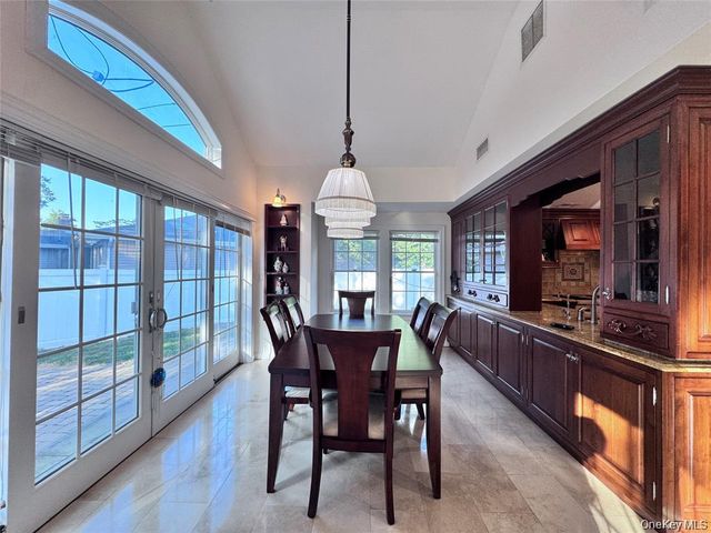 35 Moss Lane, Jericho, NY 11753