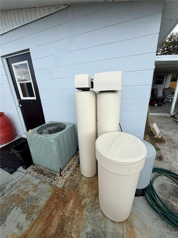 Image 19 of property listing at 4172 TARPON ROAD, Venice, FL 34293