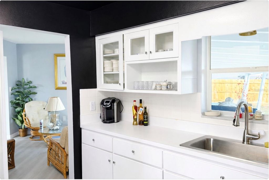 Image 5 of property listing at 4172 TARPON ROAD, Venice, FL 34293