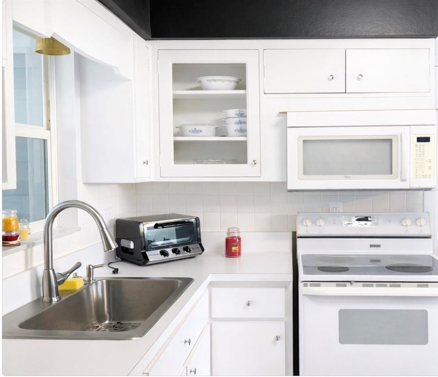 Image 6 of property listing at 4172 TARPON ROAD, Venice, FL 34293