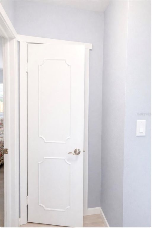 Image 10 of property listing at 4172 TARPON ROAD, Venice, FL 34293