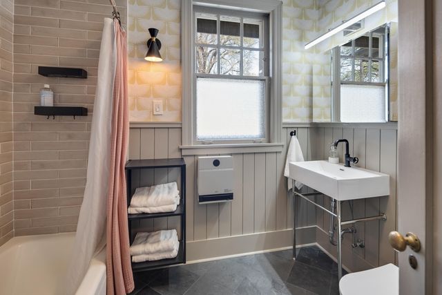 2056 HALLWOOD DR, Memphis, TN 38107