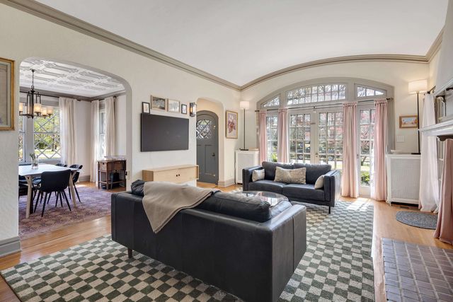 2056 HALLWOOD DR, Memphis, TN 38107