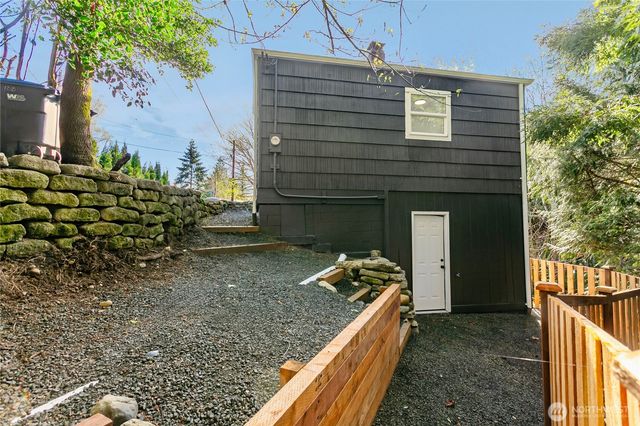 120 Tracy Avenue N, Port Orchard, WA 98366
