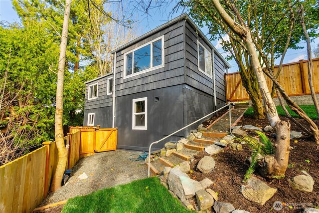 120 Tracy Avenue N, Port Orchard, WA 98366