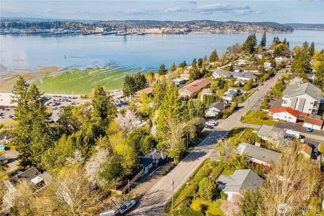 120 Tracy Avenue N, Port Orchard, WA 98366