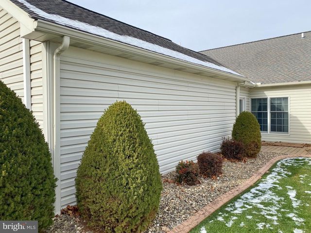 1476 SPRING SIDE DR E, Chambersburg, PA 17202