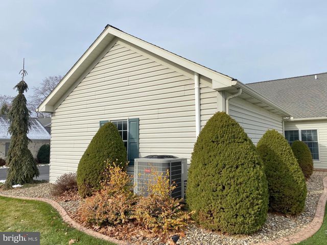 1476 SPRING SIDE DR E, Chambersburg, PA 17202