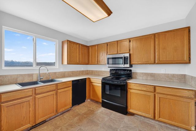 9976 S TAMARA ST, Sandy, UT 84094