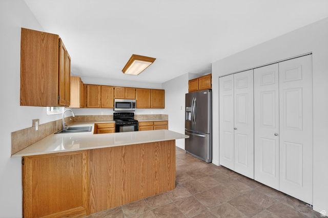 9976 S TAMARA ST, Sandy, UT 84094