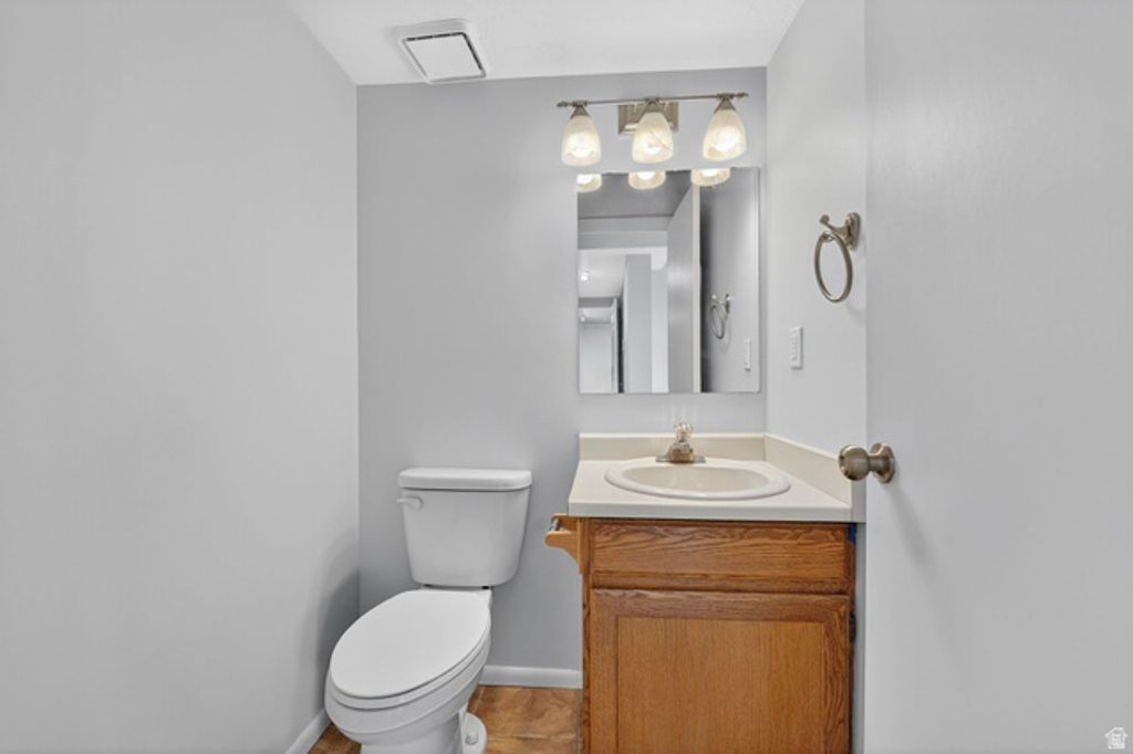 Image 12 of property listing at 9976 S TAMARA ST, Sandy, UT 84094