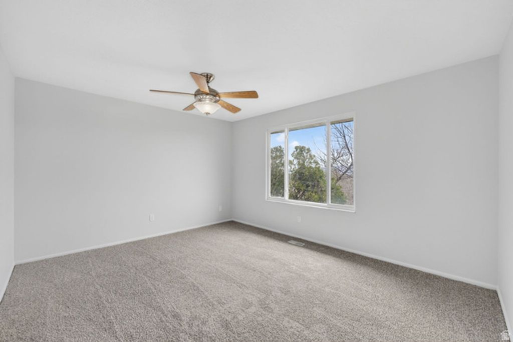 Image 14 of property listing at 9976 S TAMARA ST, Sandy, UT 84094