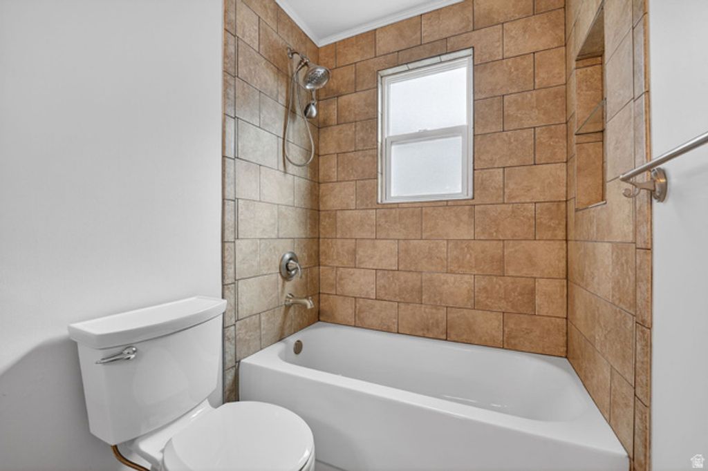 Image 16 of property listing at 9976 S TAMARA ST, Sandy, UT 84094