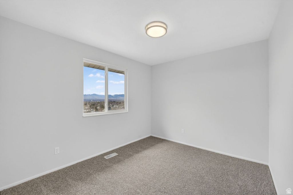 Image 19 of property listing at 9976 S TAMARA ST, Sandy, UT 84094