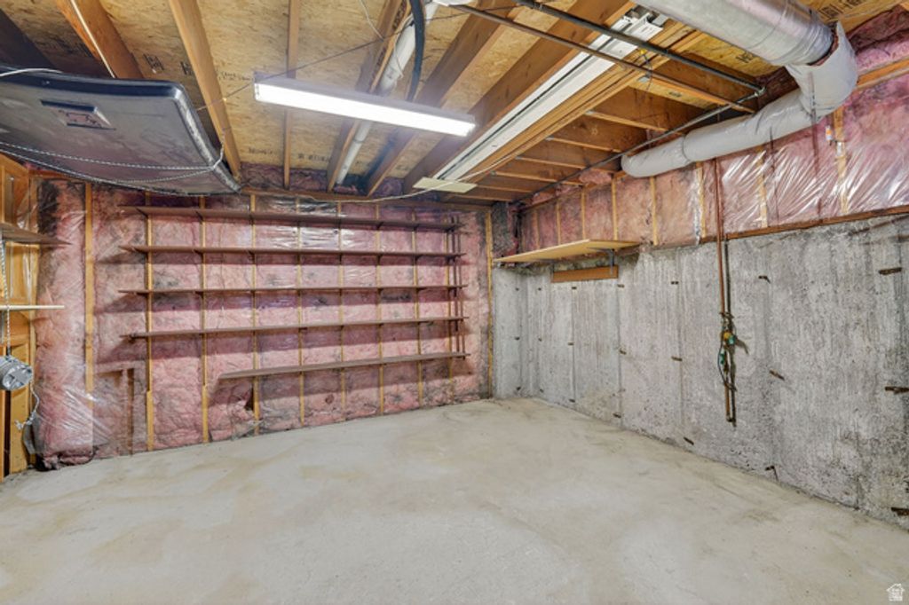 Image 23 of property listing at 9976 S TAMARA ST, Sandy, UT 84094