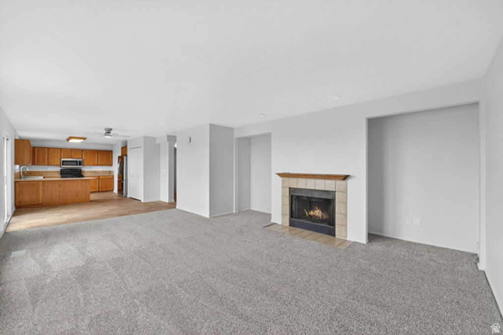 Image 4 of property listing at 9976 S TAMARA ST, Sandy, UT 84094