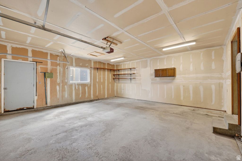 Image 34 of property listing at 9976 S TAMARA ST, Sandy, UT 84094