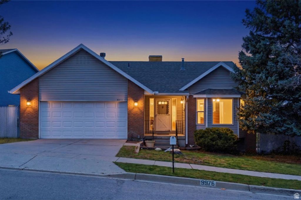 Image 35 of property listing at 9976 S TAMARA ST, Sandy, UT 84094