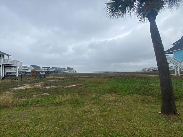 Lot 22 Tiki Drive, Tiki Island, TX 77554