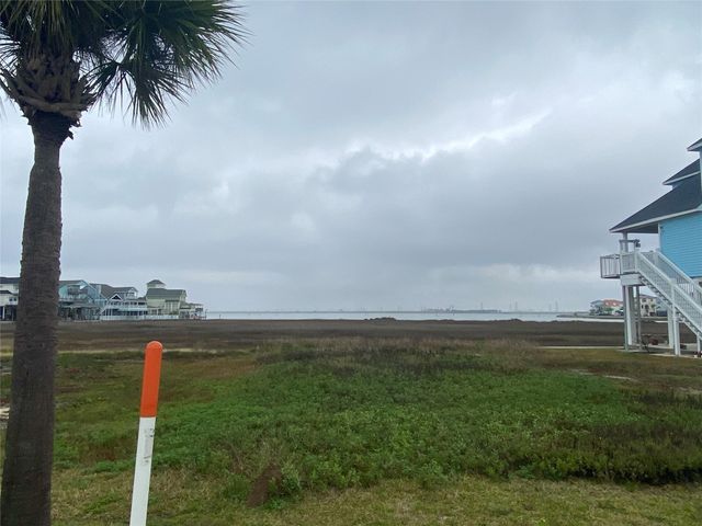 Lot 22 Tiki Drive, Tiki Island, TX 77554