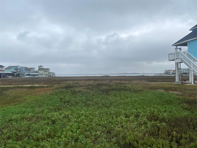 Lot 22 Tiki Drive, Tiki Island, TX 77554