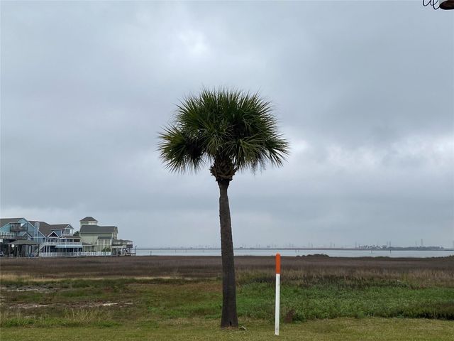 Lot 22 Tiki Drive, Tiki Island, TX 77554