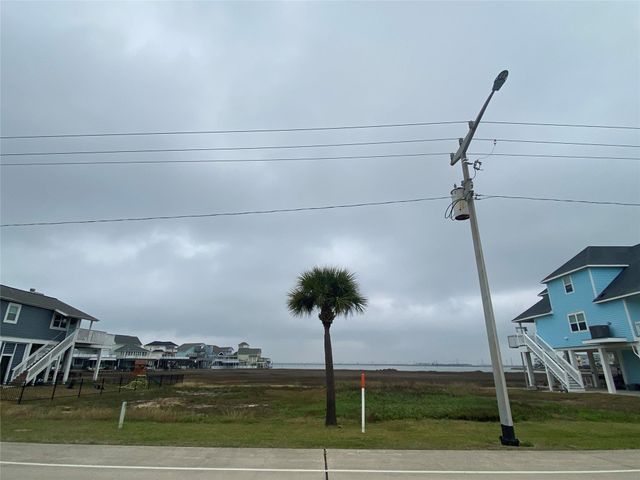 Lot 22 Tiki Drive, Tiki Island, TX 77554