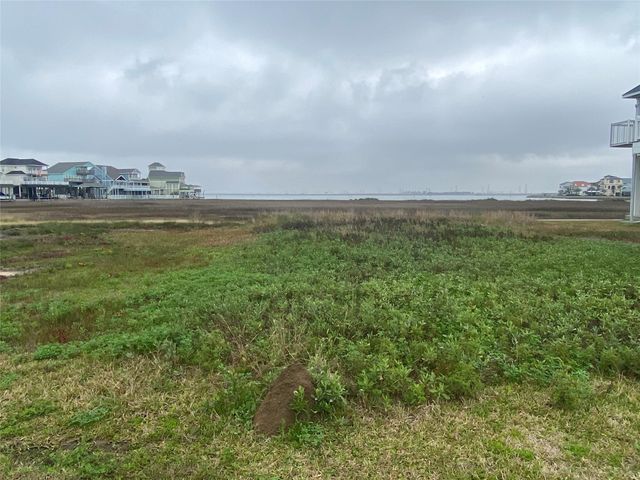 Lot 22 Tiki Drive, Tiki Island, TX 77554