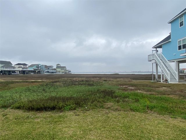 Lot 22 Tiki Drive, Tiki Island, TX 77554