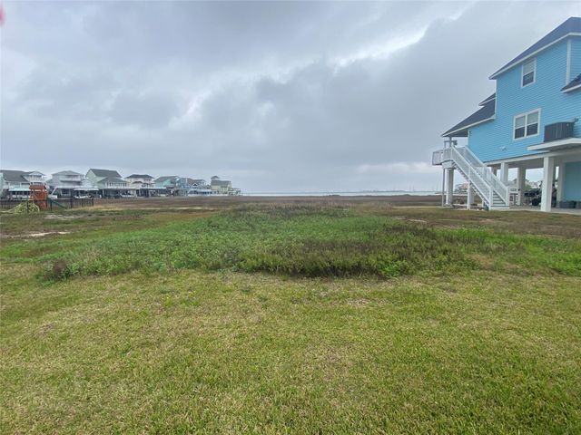 Lot 22 Tiki Drive, Tiki Island, TX 77554