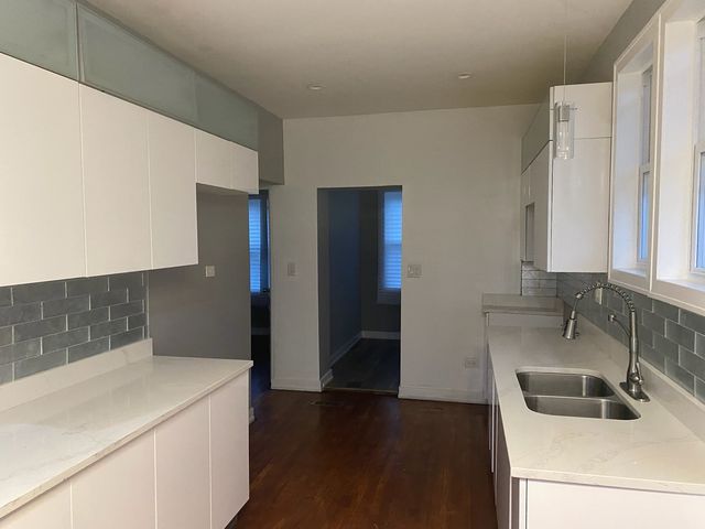 7806 S Rhodes Avenue, Chicago, IL 60619