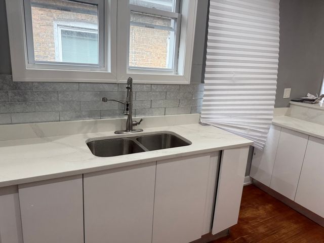 7806 S Rhodes Avenue, Chicago, IL 60619