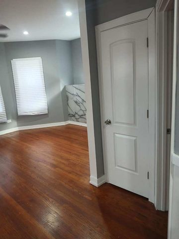 7806 S Rhodes Avenue, Chicago, IL 60619