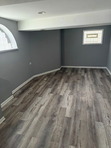 7806 S Rhodes Avenue, Chicago, IL 60619