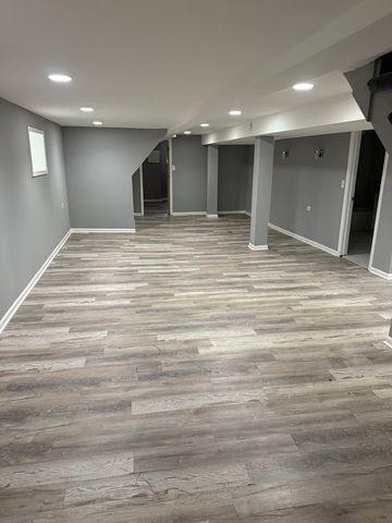 7806 S Rhodes Avenue, Chicago, IL 60619