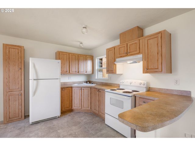 82849 MINNICK Rd, Dexter, OR 97431