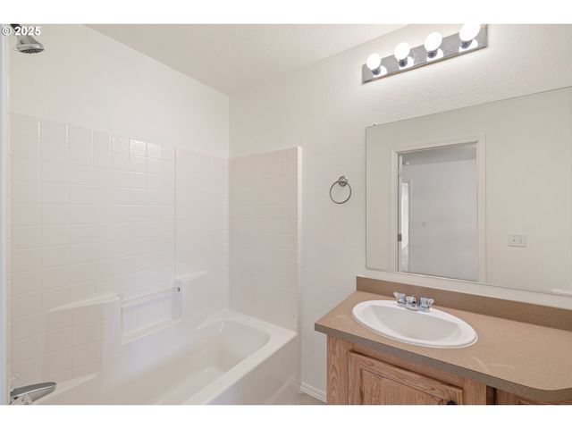 82849 MINNICK Rd, Dexter, OR 97431