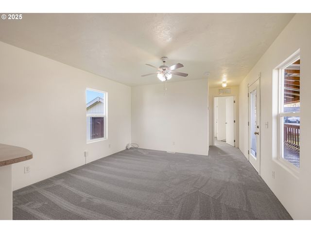 82849 MINNICK Rd, Dexter, OR 97431