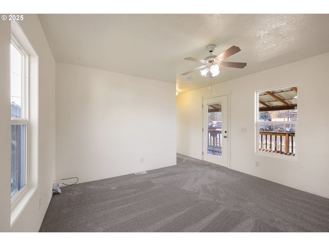 82849 MINNICK Rd, Dexter, OR 97431