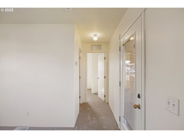 82849 MINNICK Rd, Dexter, OR 97431