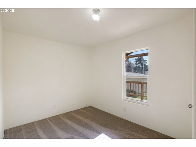 82849 MINNICK Rd, Dexter, OR 97431